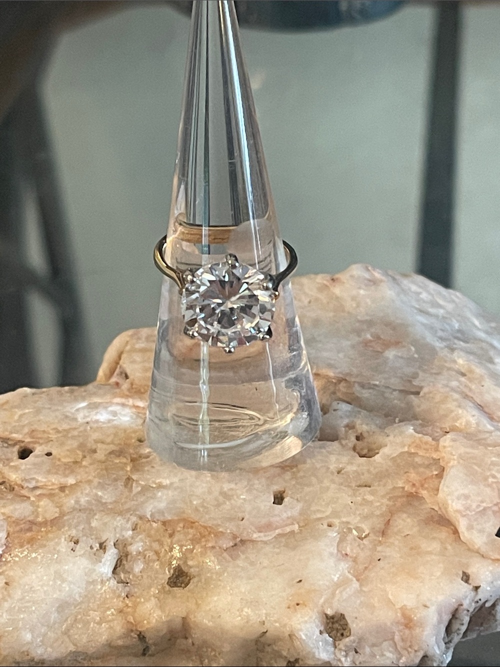 18 Kt HGE Classic Solitaire Round-Cut Cubic Zirconia Ring